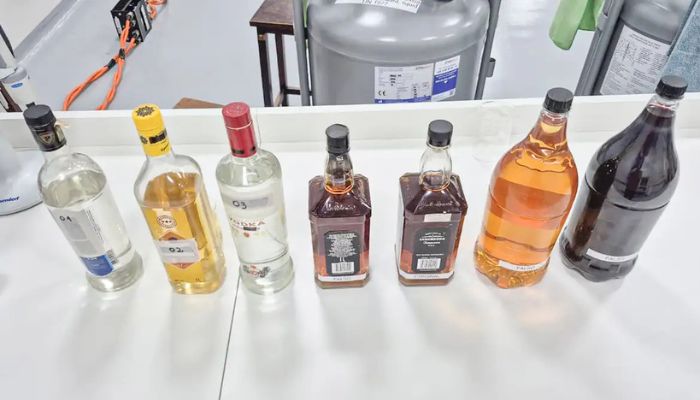 © UFPR/Divulgação PF apura se metanol abandonado é usado para adulterar bebidas